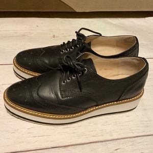 Shelly’s London black platform oxfords size 36